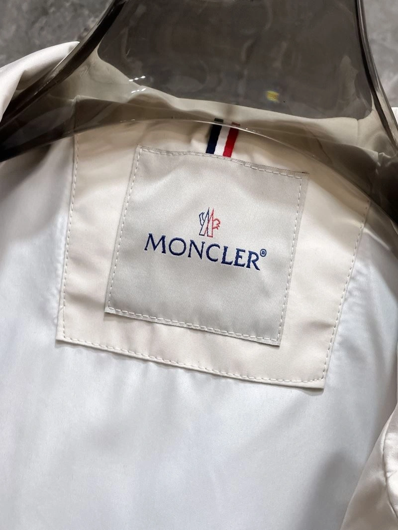 Moncler Outwear Sophisticated 140214