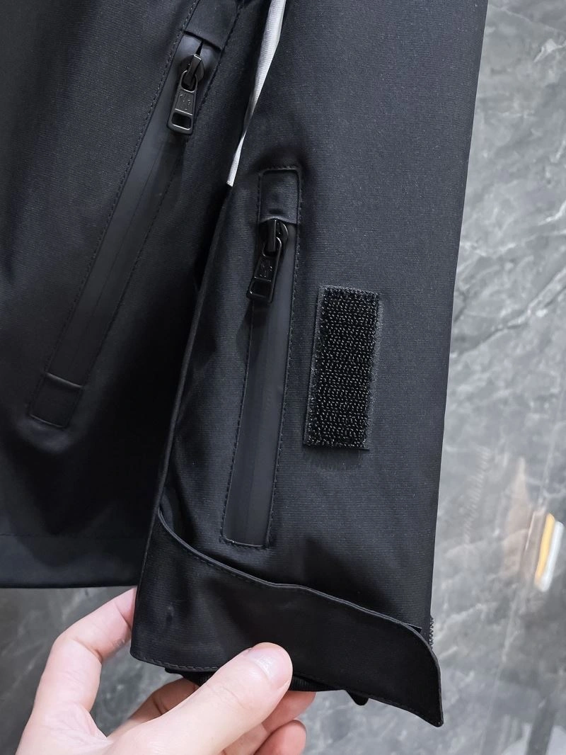 WaterResistant Moncler Outwear 140193