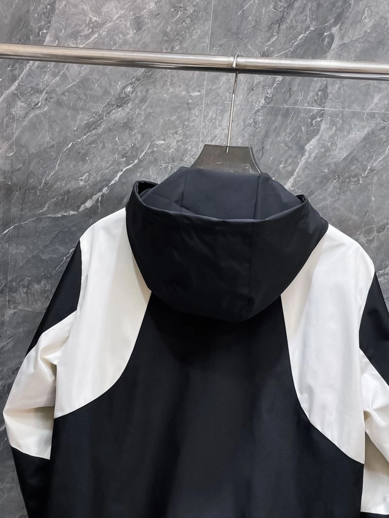 WaterResistant Moncler Outwear 140193