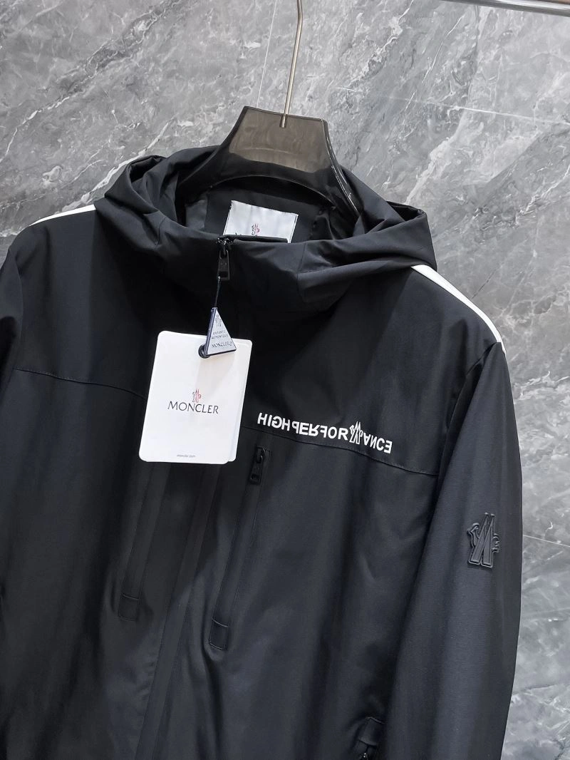 WaterResistant Moncler Outwear 140193