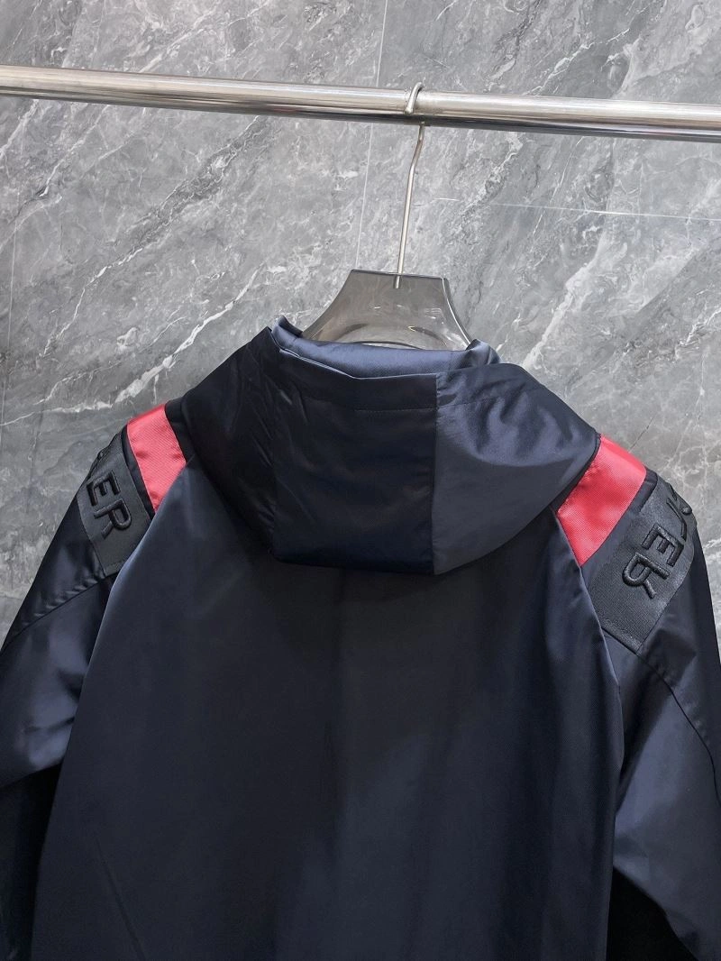 Moncler Outwear Sporty 140196