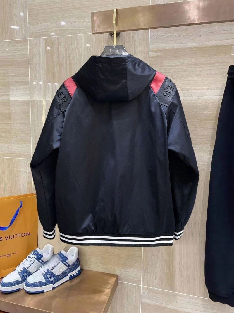 Moncler Outwear Sporty 140196