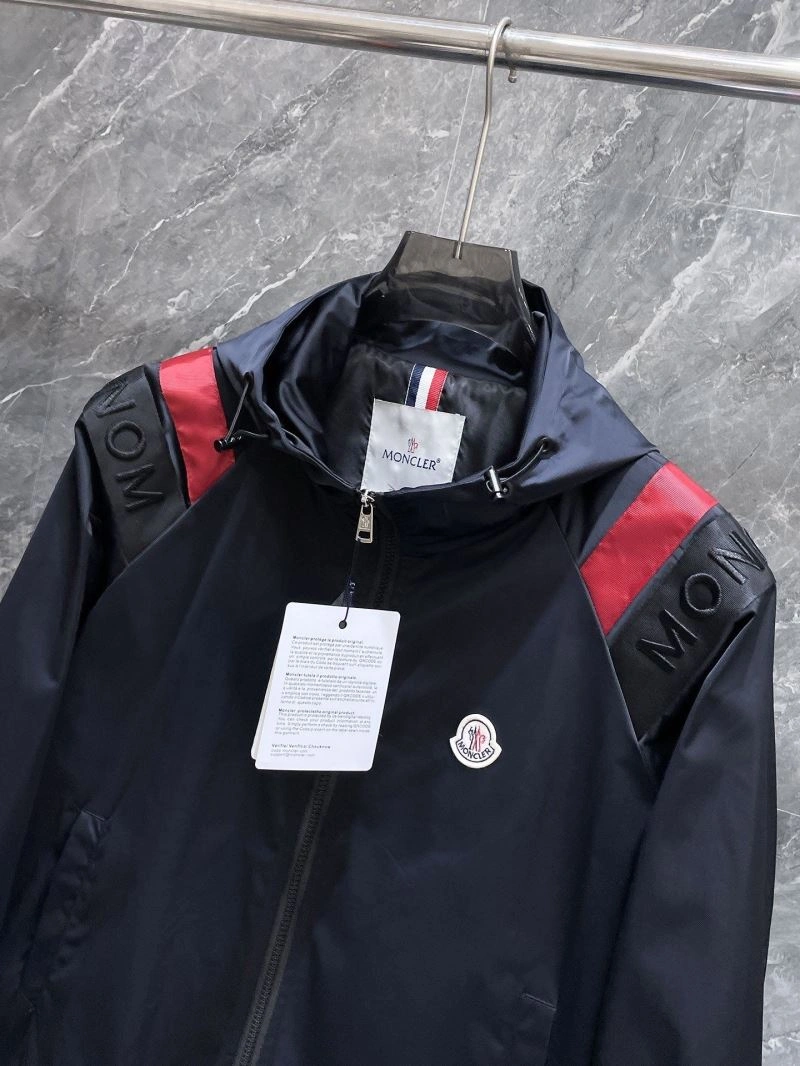 Moncler Outwear Sporty 140196