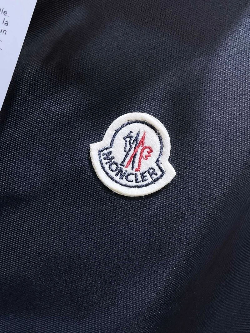 Moncler Outwear Sporty 140196
