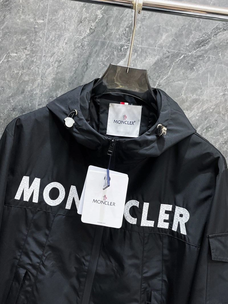 Compact Moncler Outwear 140200
