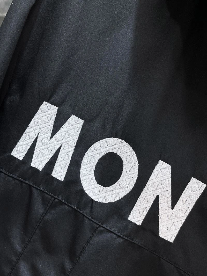 Compact Moncler Outwear 140200