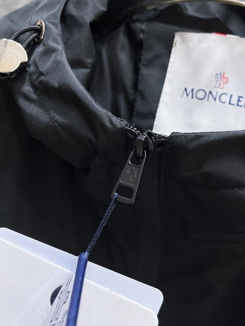 Compact Moncler Outwear 140200