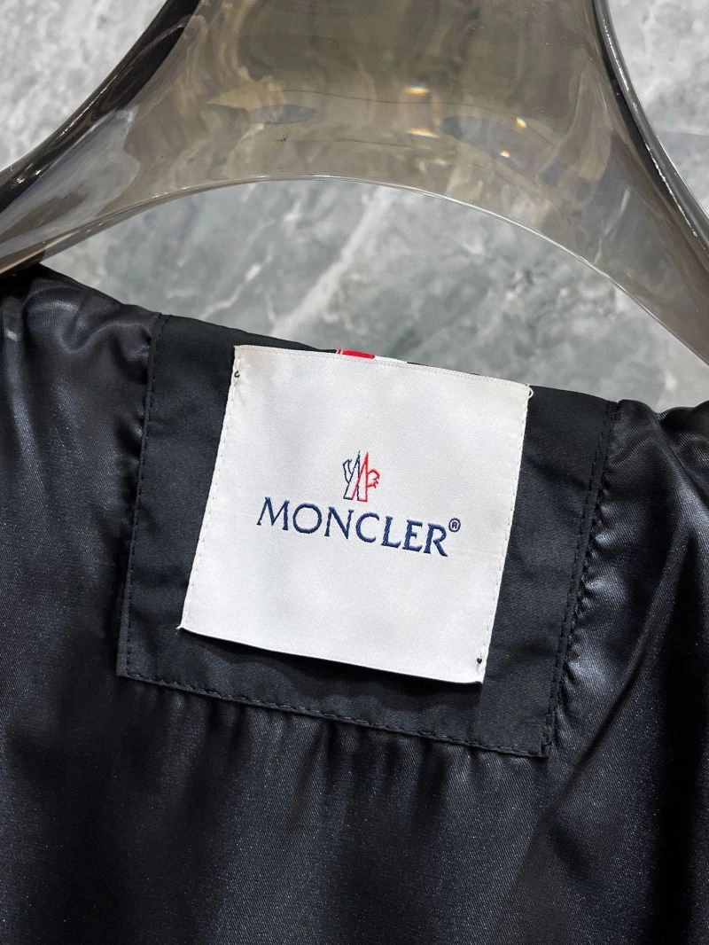 Compact Moncler Outwear 140200