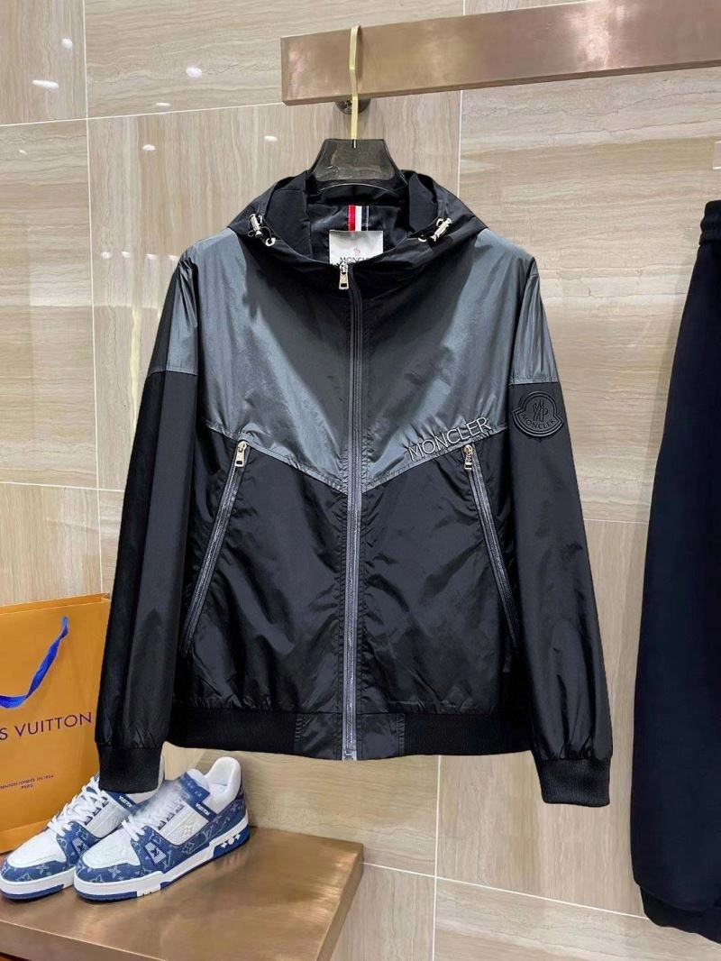 Moncler Outwear Compact 140197