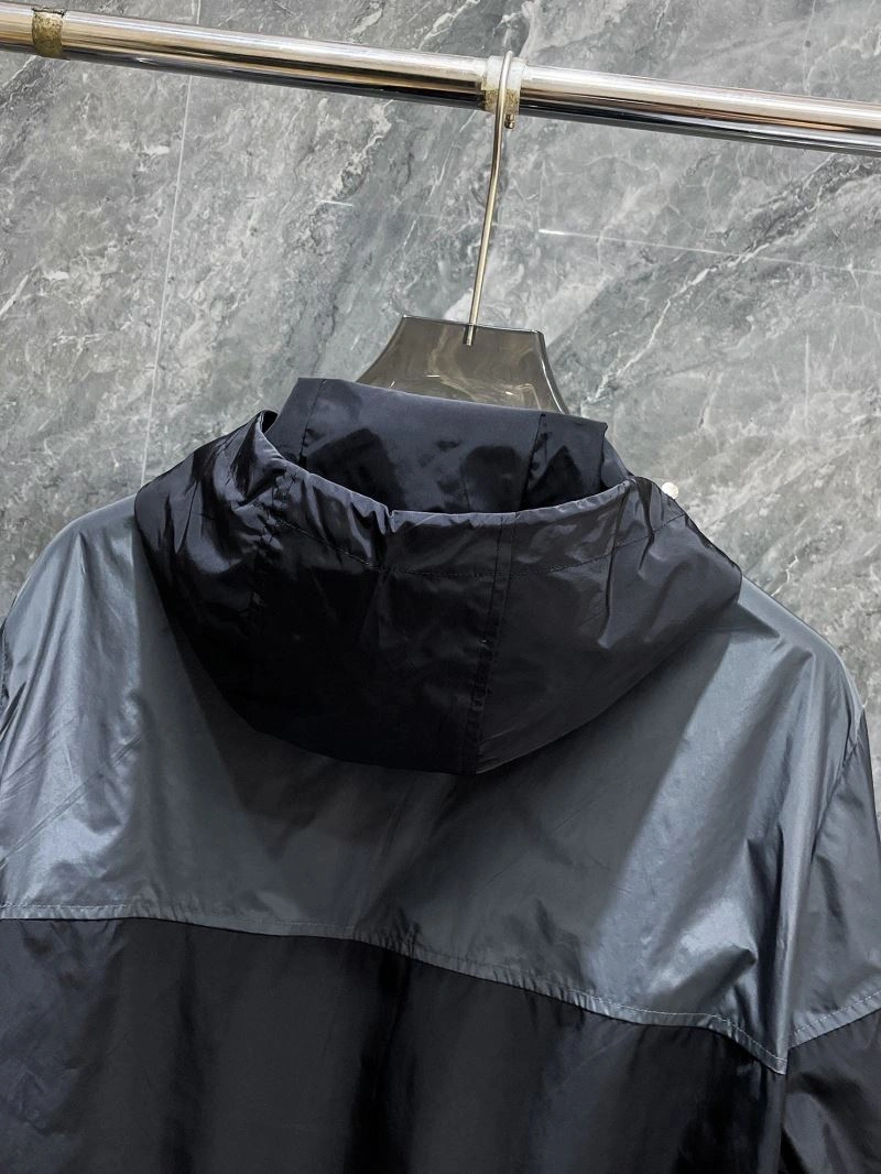 Moncler Outwear Compact 140197