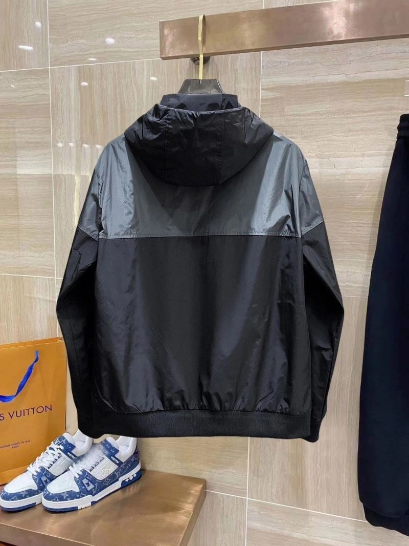 Moncler Outwear Compact 140197