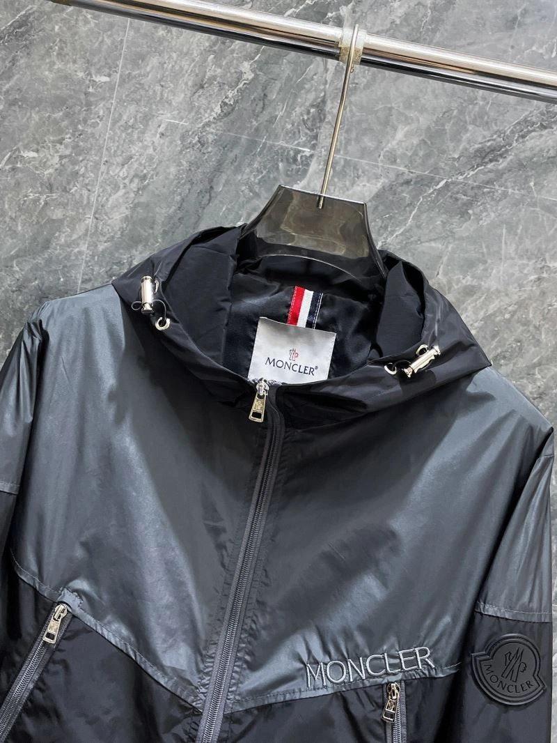 Moncler Outwear Compact 140197