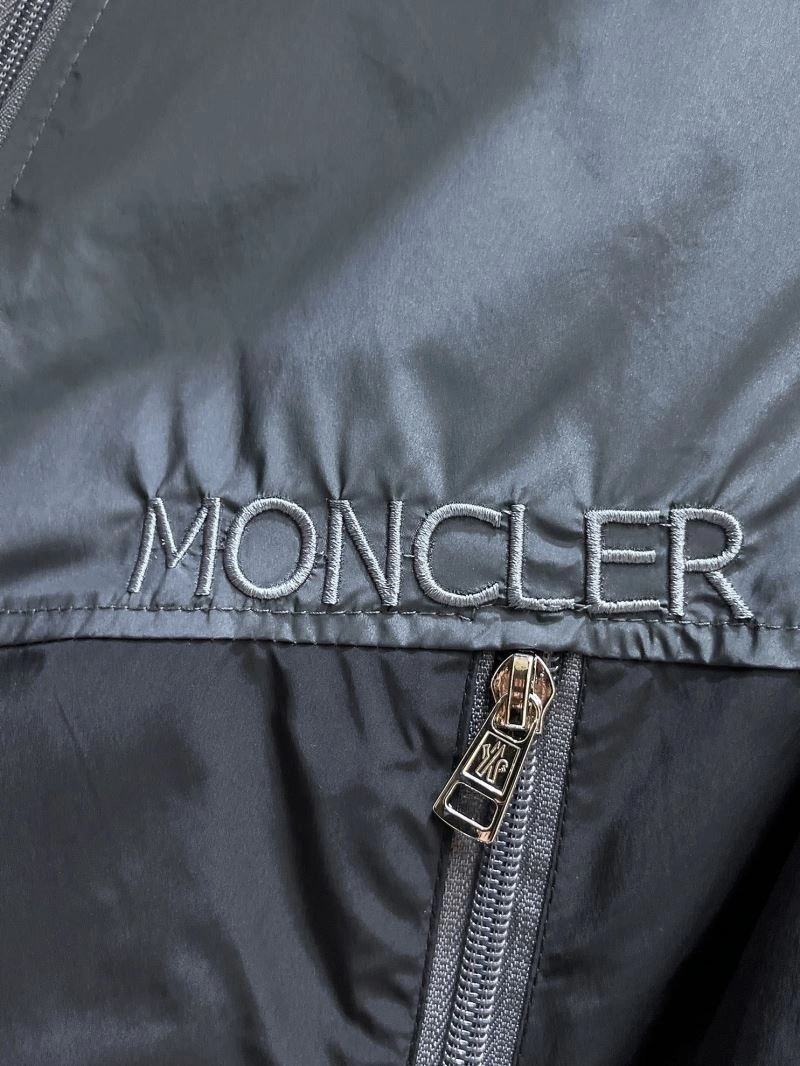 Moncler Outwear Compact 140197