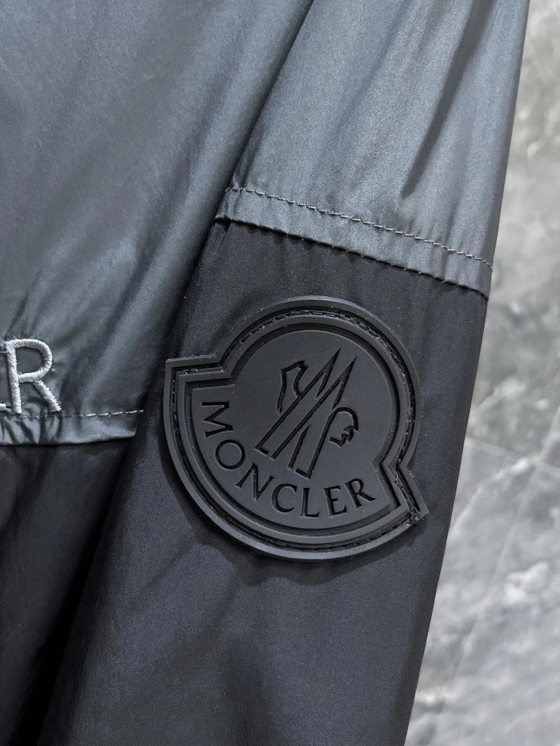 Moncler Outwear Compact 140197