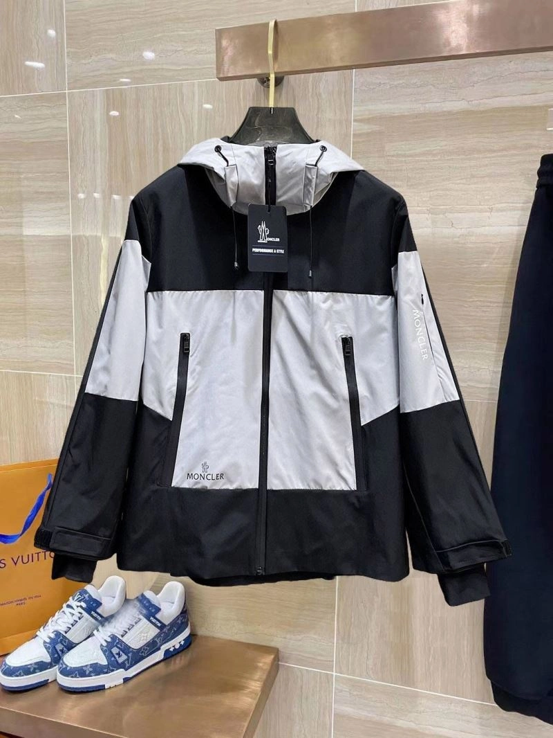 Moncler Outwear WaterResistant 140198