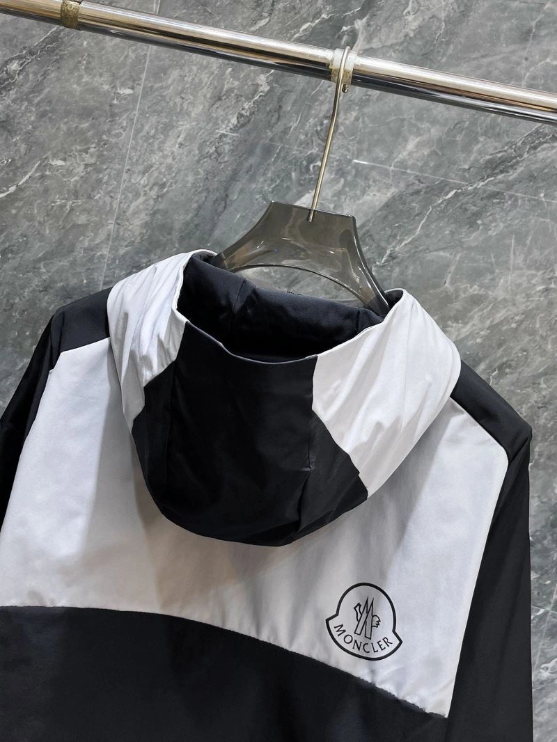 Moncler Outwear WaterResistant 140198