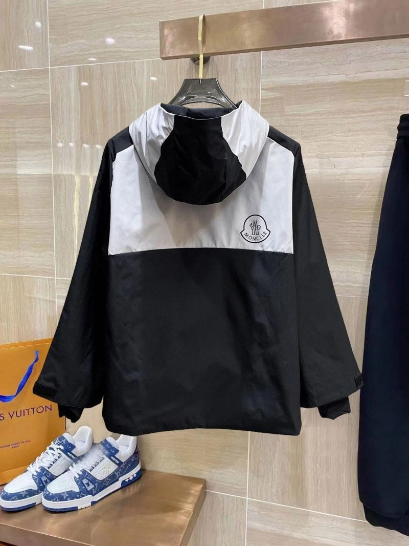 Moncler Outwear WaterResistant 140198