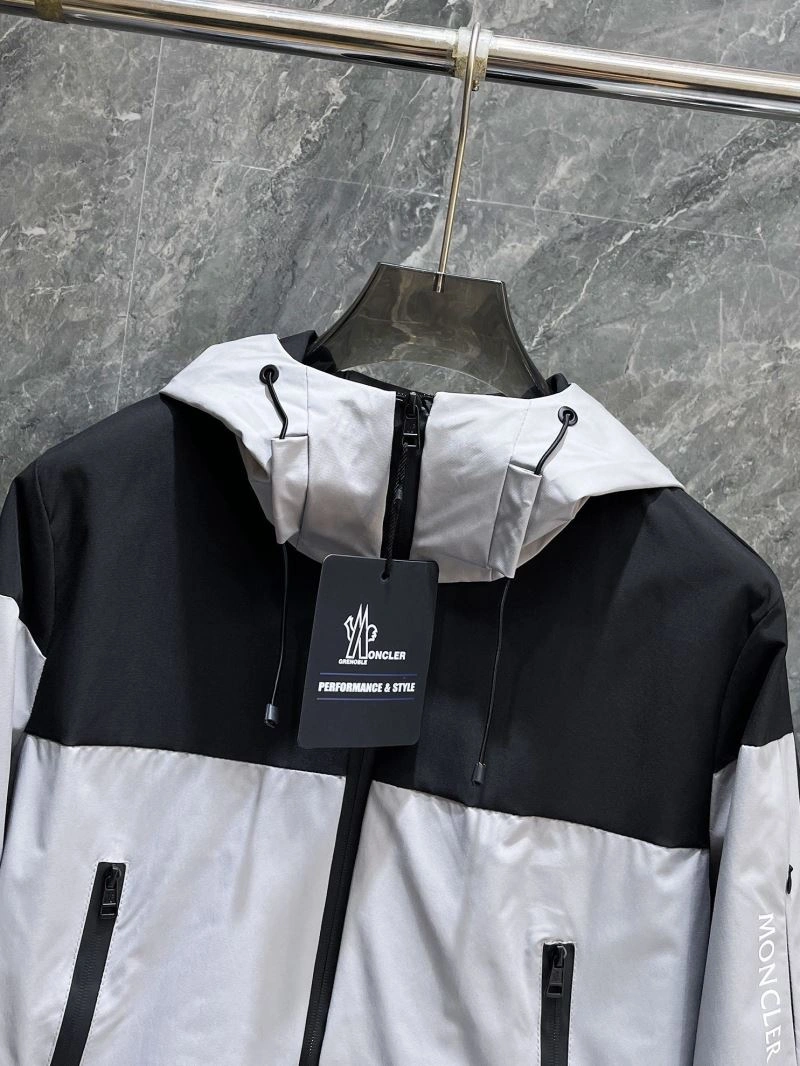Moncler Outwear WaterResistant 140198