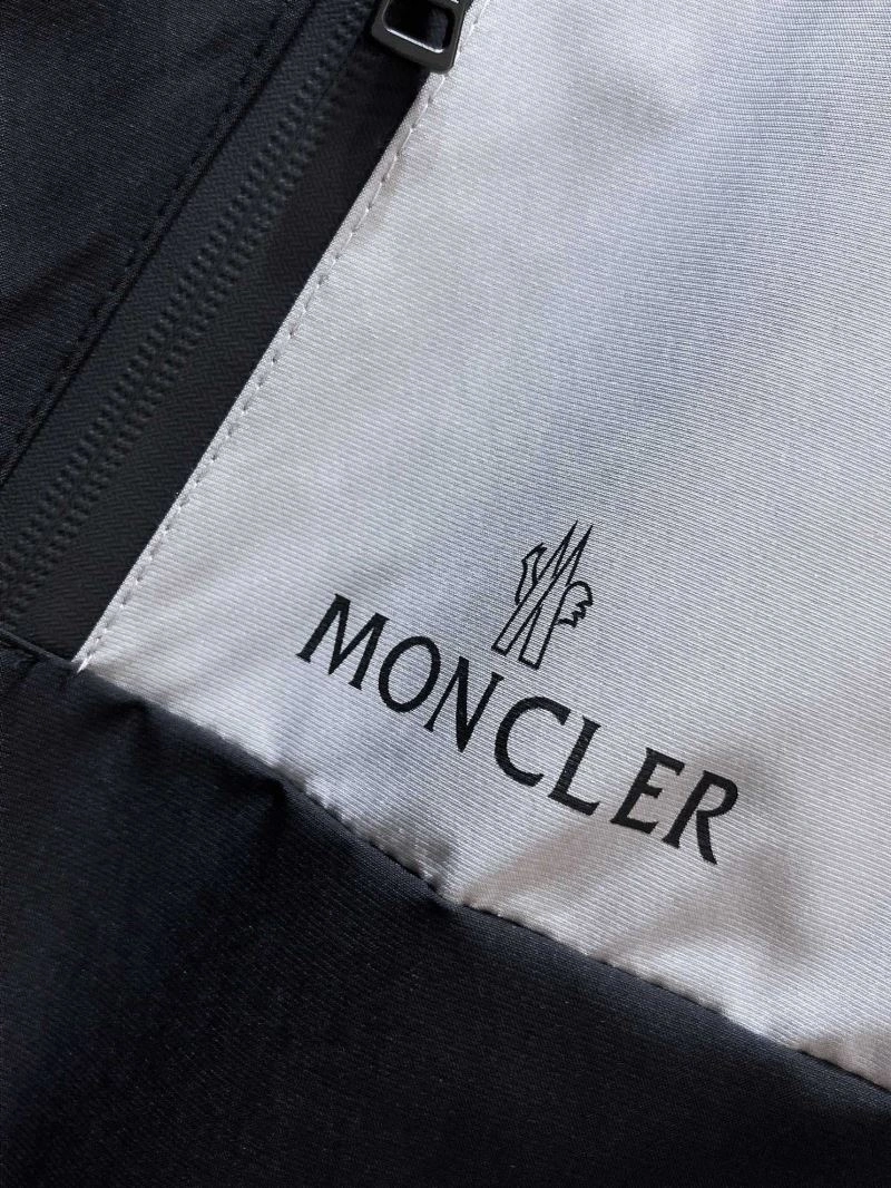 Moncler Outwear WaterResistant 140198