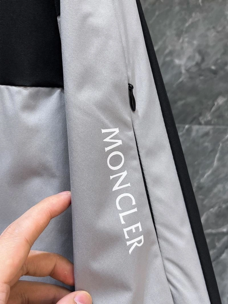 Moncler Outwear WaterResistant 140198