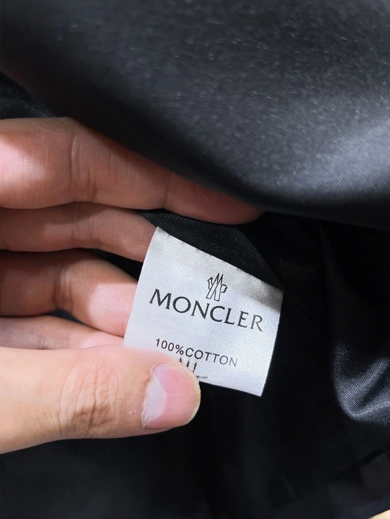 Moncler Outwear WaterResistant 140198