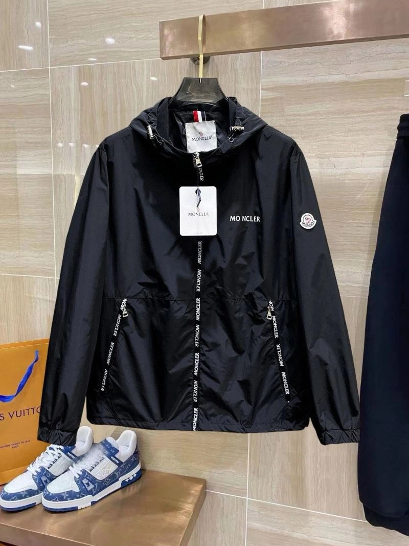 Moncler Outwear Minimalist 140206