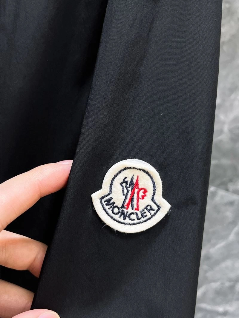 Moncler Outwear Minimalist 140206
