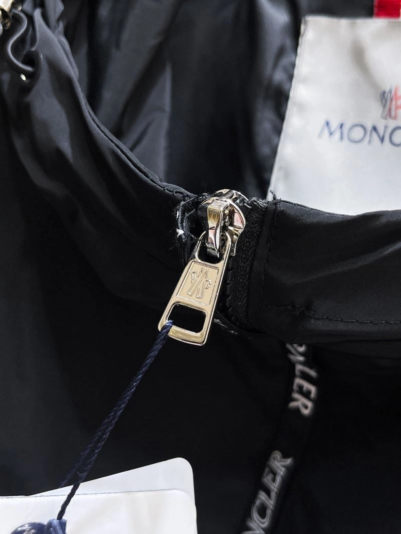 Moncler Outwear Minimalist 140206
