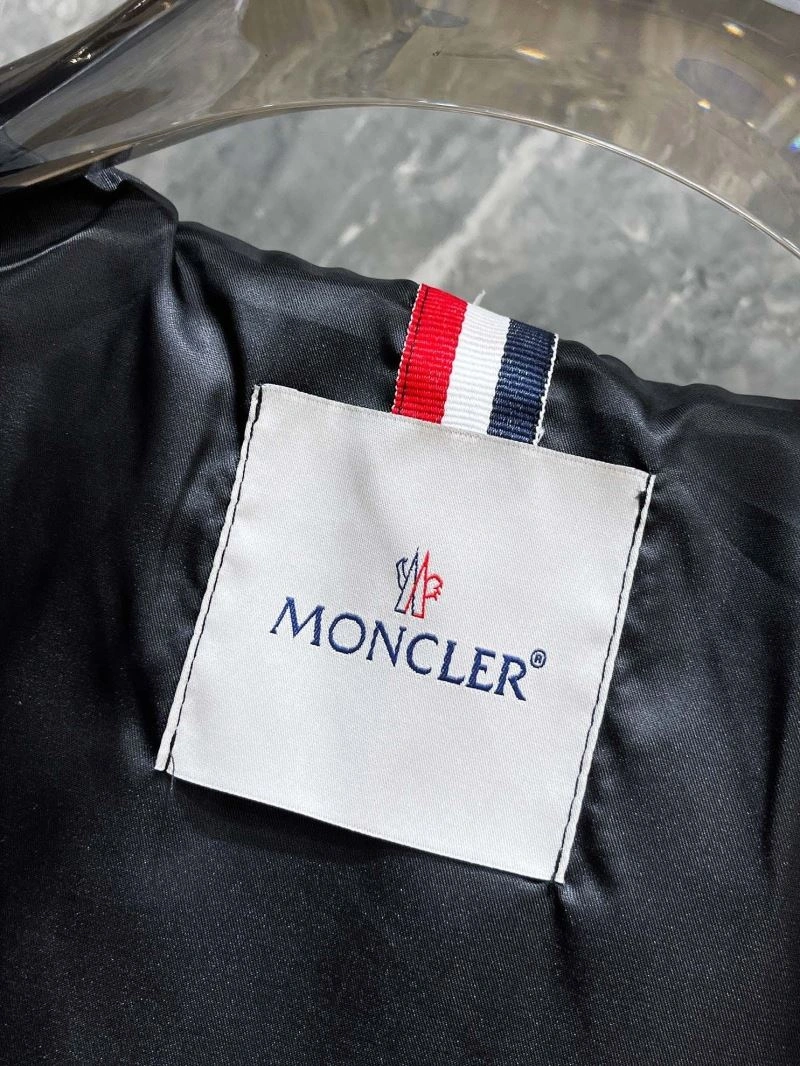 Moncler Outwear Minimalist 140206