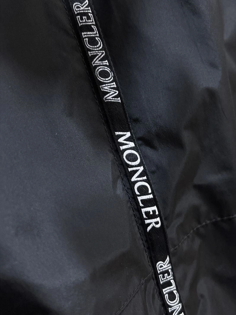 Moncler Outwear Minimalist 140206