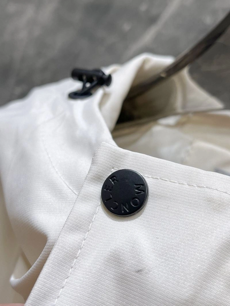 Snug Moncler Outwear 140199