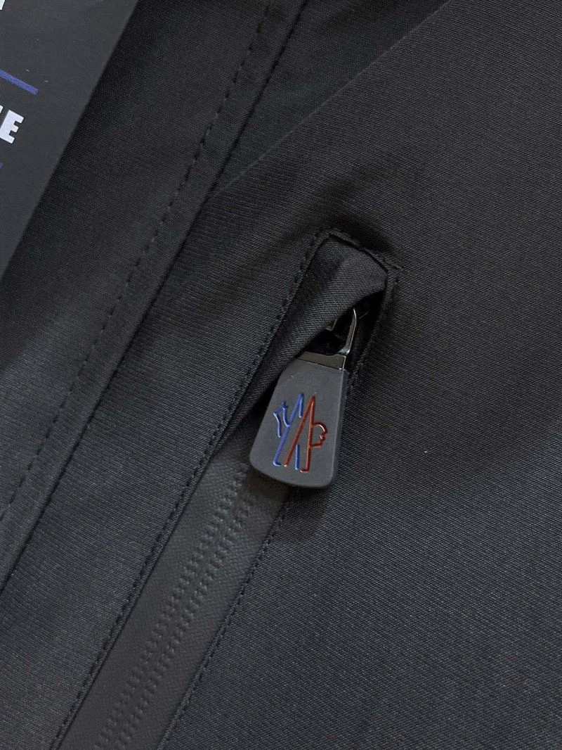 Unique Moncler Outwear 140191