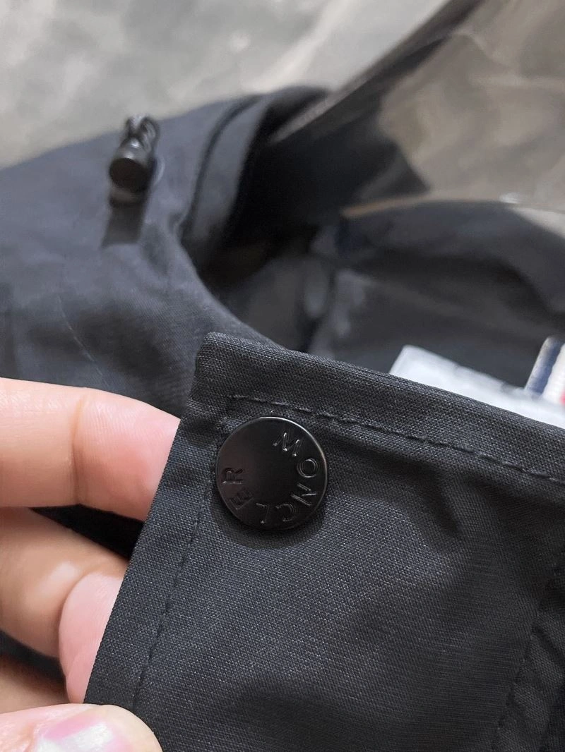 Unique Moncler Outwear 140191