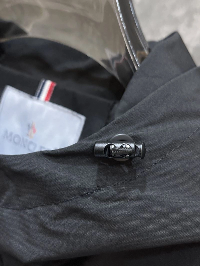 Unique Moncler Outwear 140191