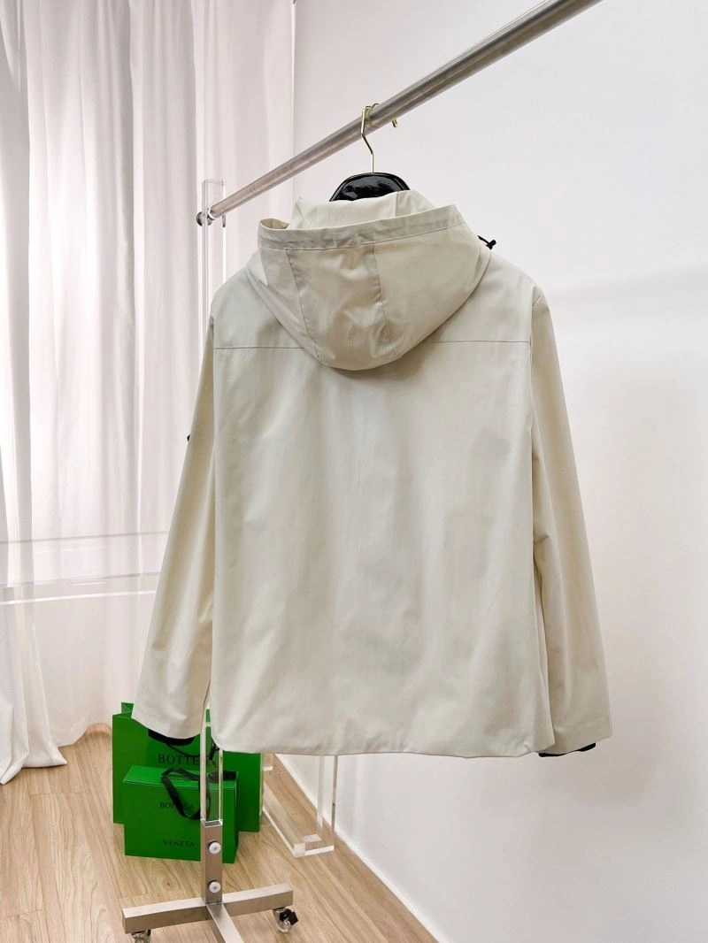 Moncler Outwear BestValue 140182