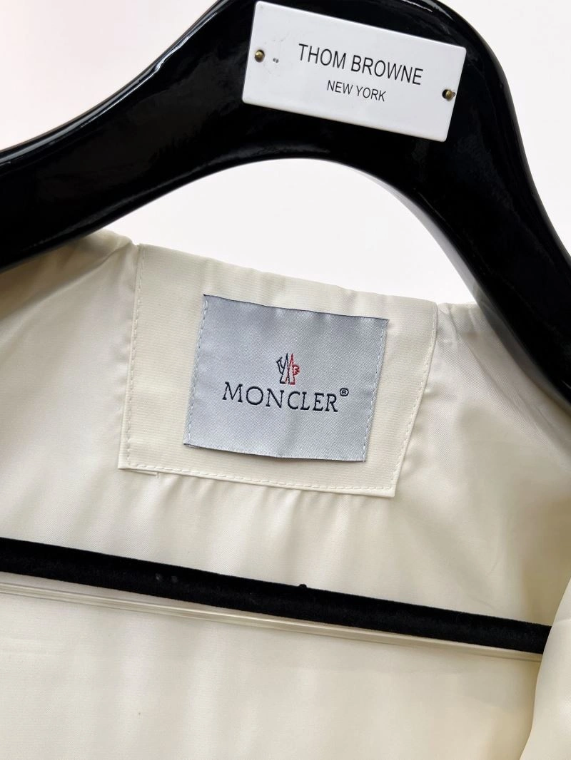 Moncler Outwear BestValue 140182