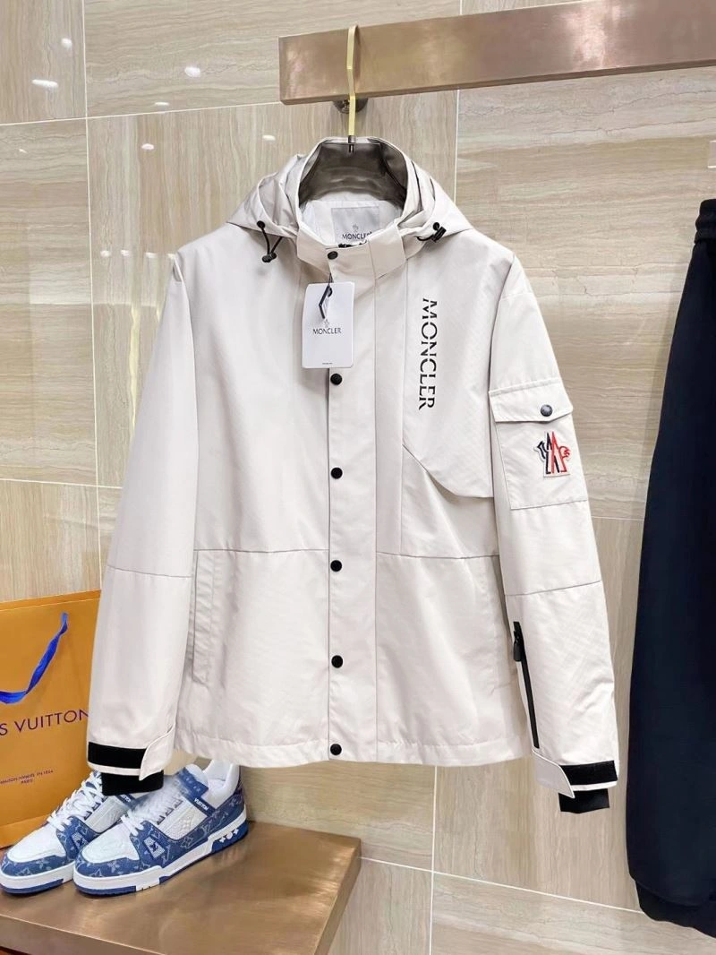 Moncler Outwear OnTrend 140183