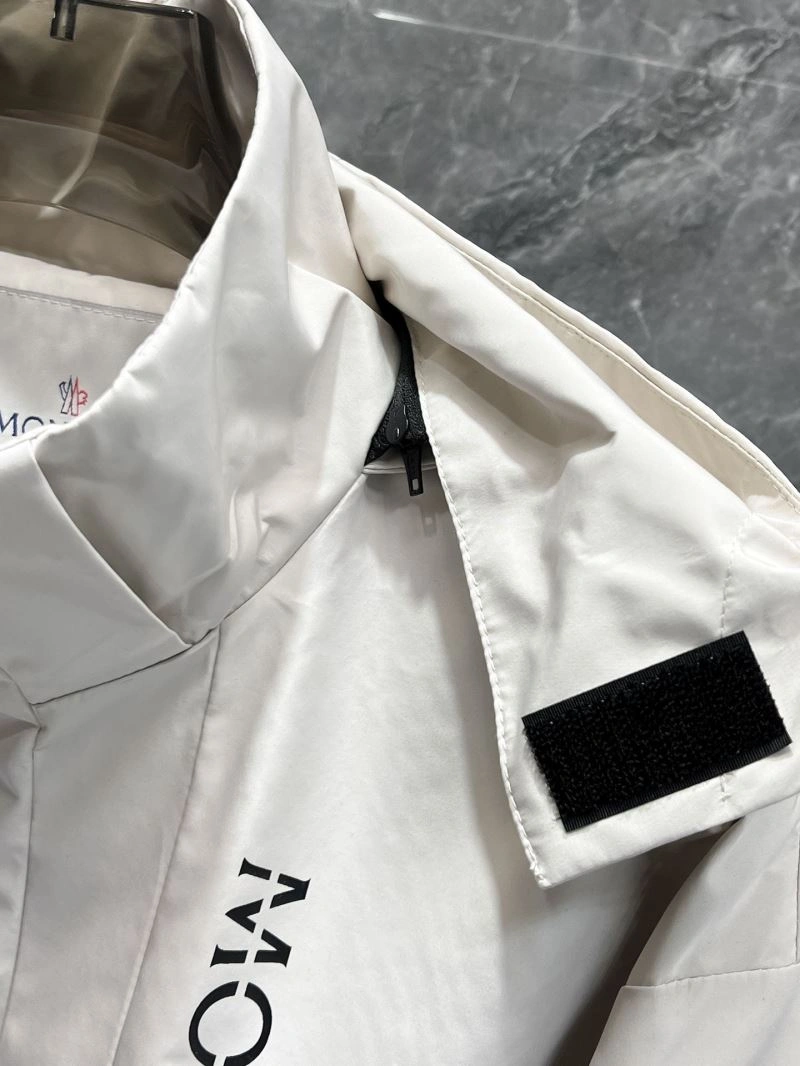 Moncler Outwear OnTrend 140183
