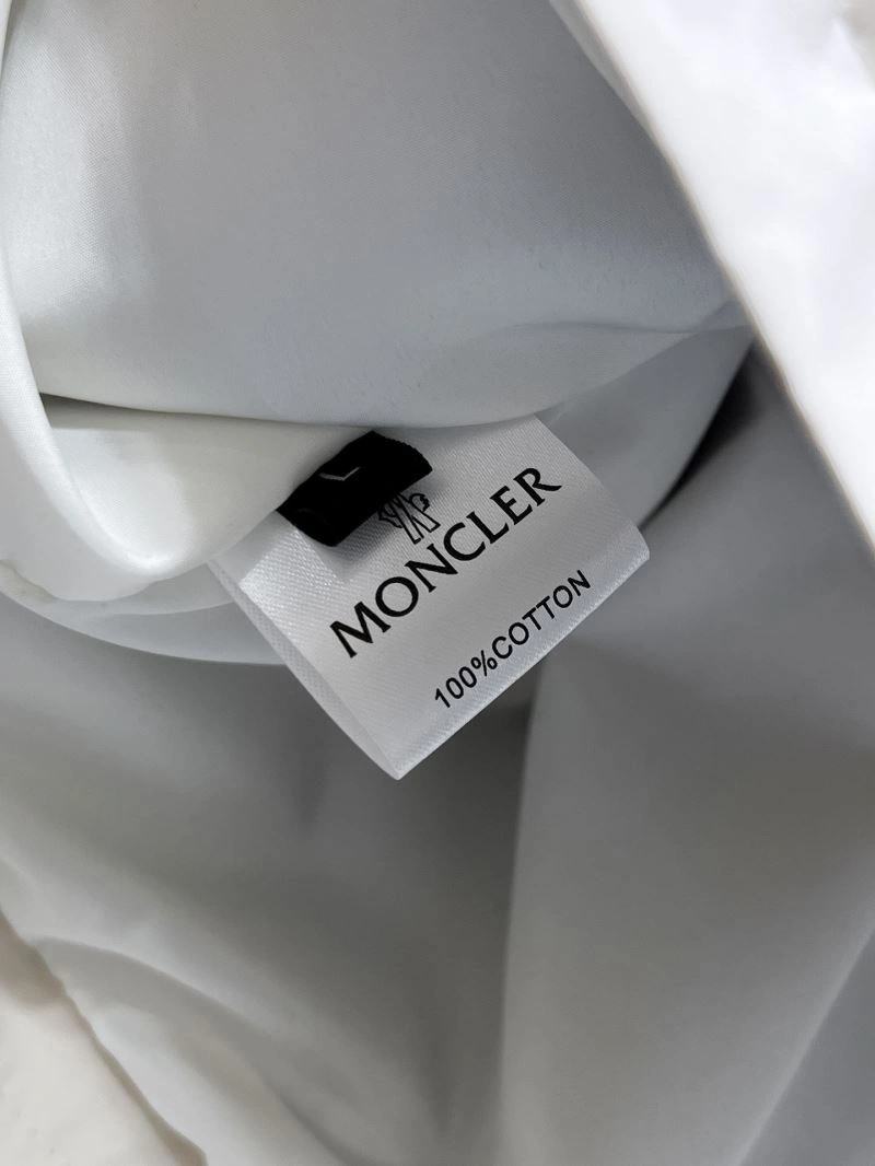 Moncler Outwear OnTrend 140183