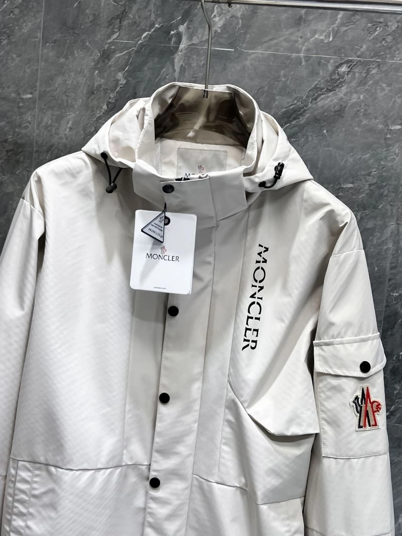 Moncler Outwear OnTrend 140183