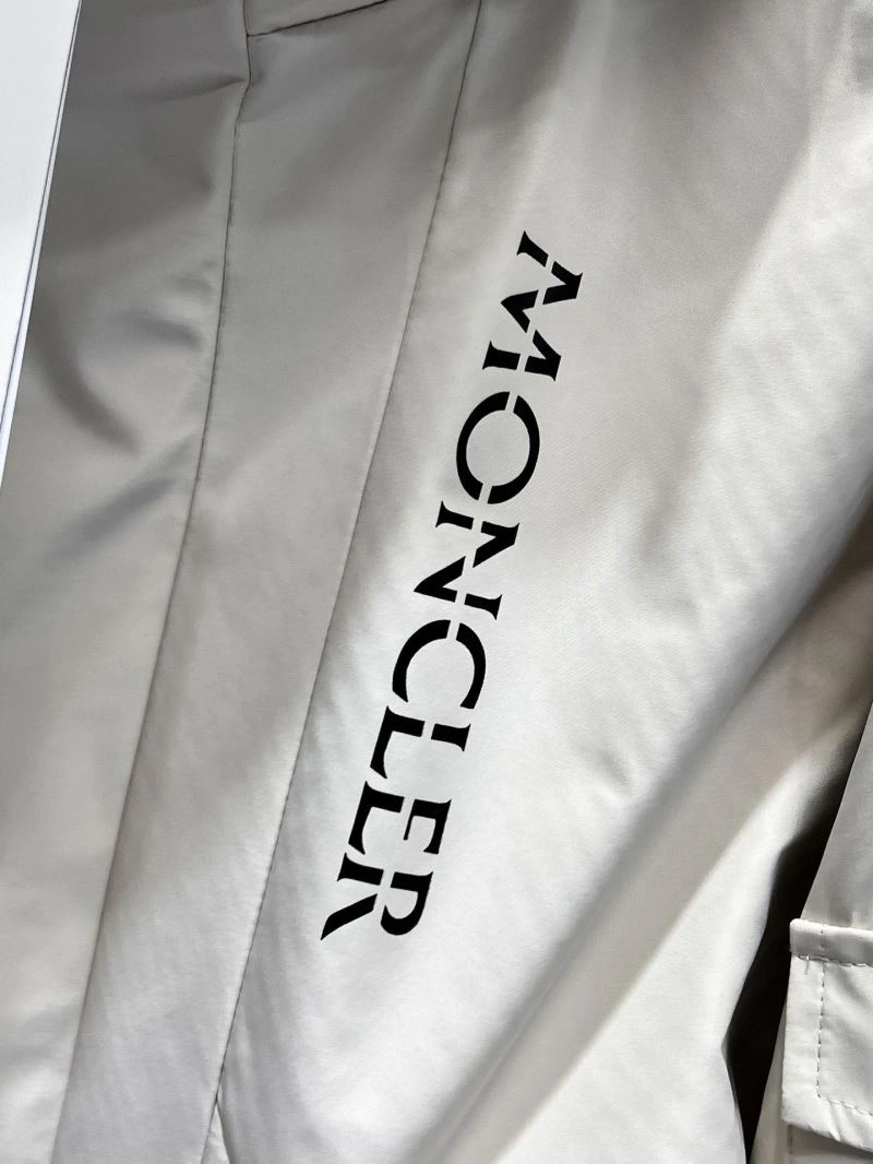 Moncler Outwear OnTrend 140183