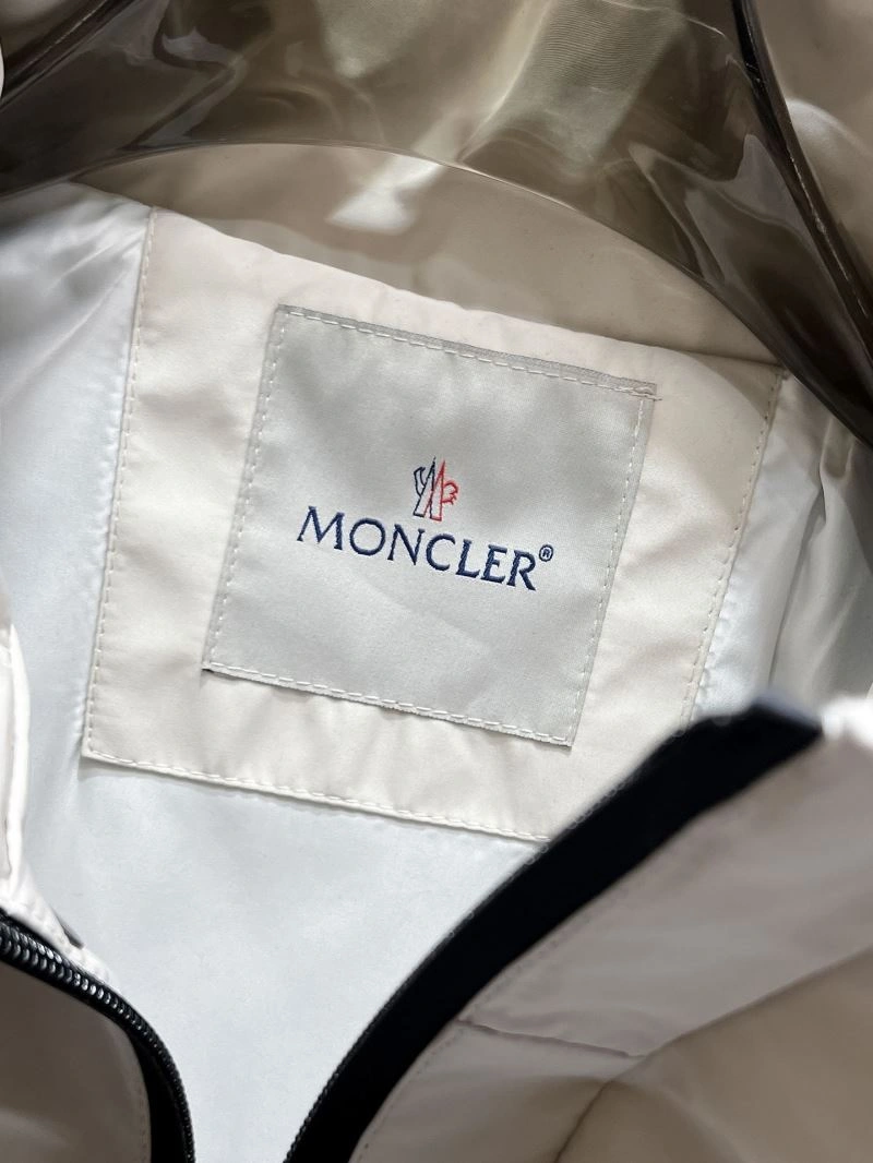 Moncler Outwear OnTrend 140183