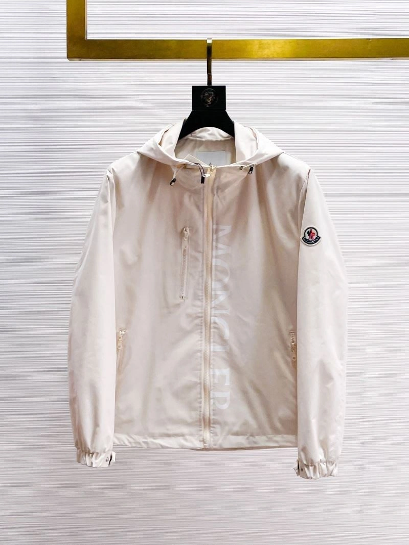 WaterResistant Moncler Outwear 140179