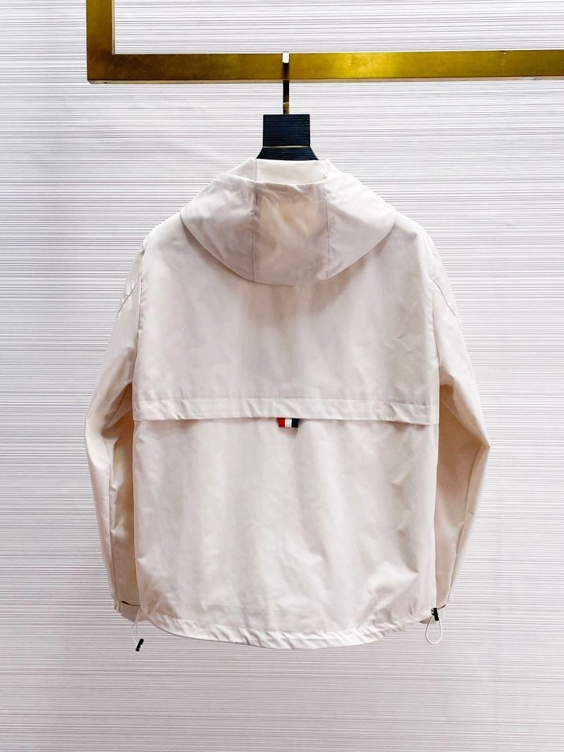 WaterResistant Moncler Outwear 140179
