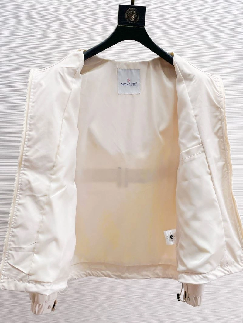 WaterResistant Moncler Outwear 140179