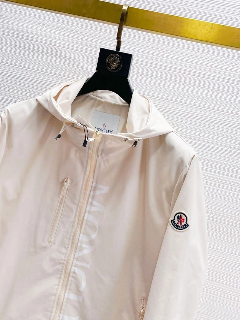 WaterResistant Moncler Outwear 140179