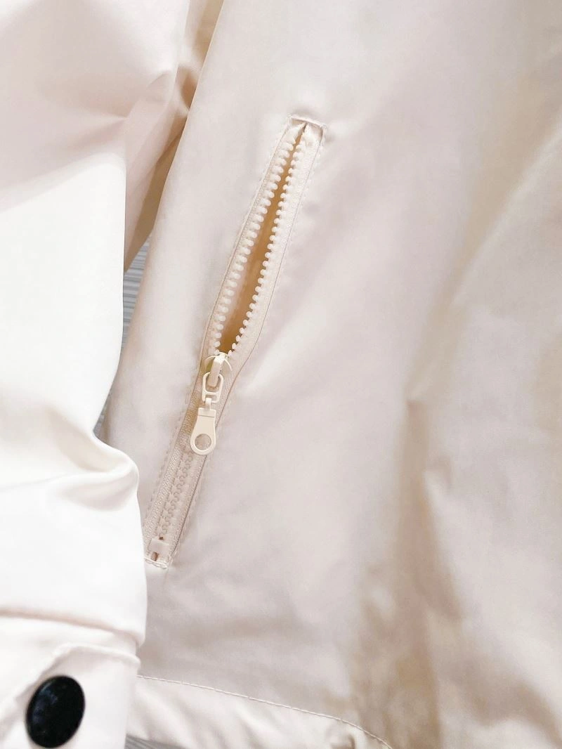 WaterResistant Moncler Outwear 140179
