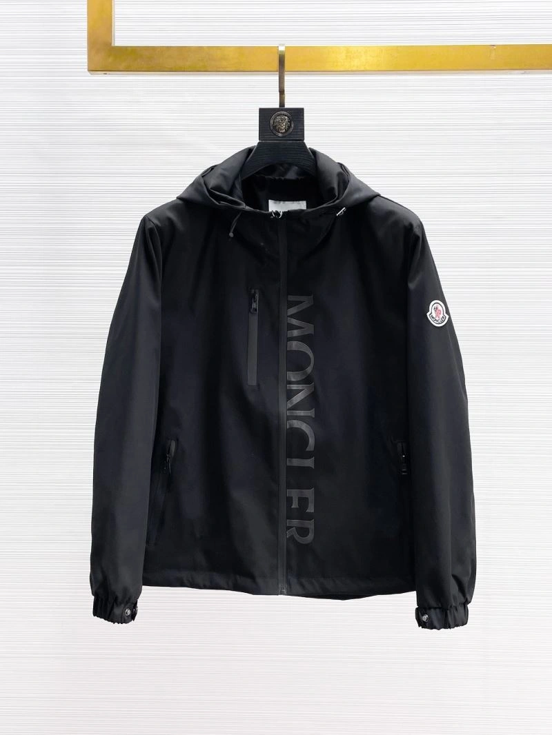 Practical Moncler Outwear 140178