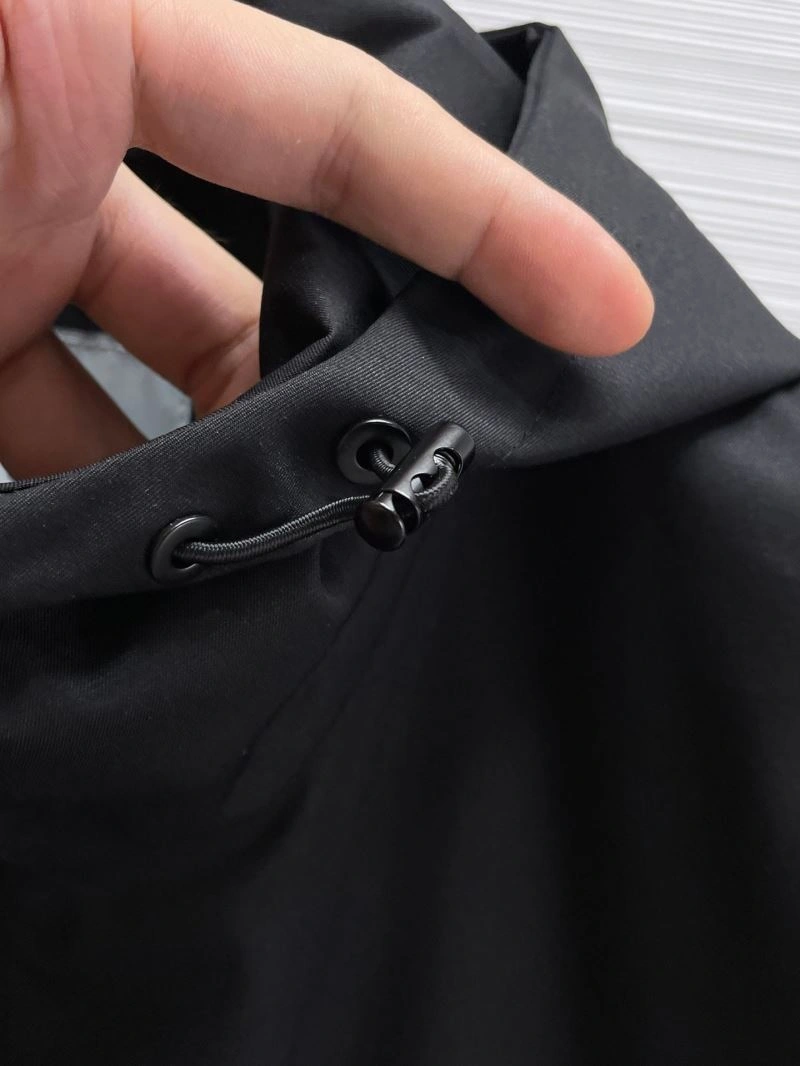 Practical Moncler Outwear 140178