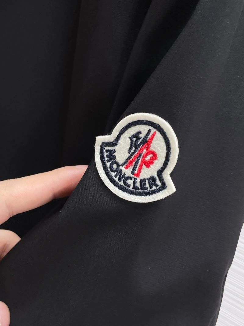 Practical Moncler Outwear 140178